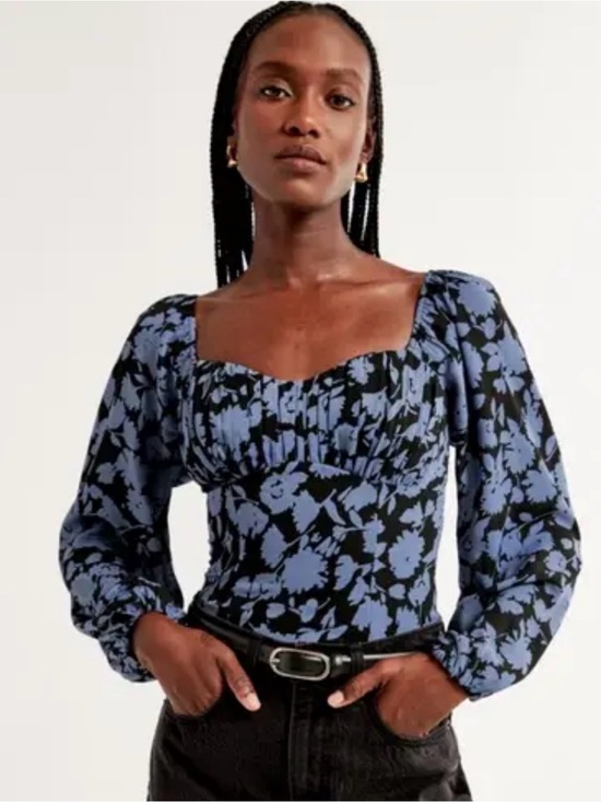 Abercrombie & Fitch Tops - Abercrombie & Fitch Black and Blue Floral Crop Top